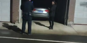 春雷行动：粗心车主忘锁车库门 巡逻民警深夜守护